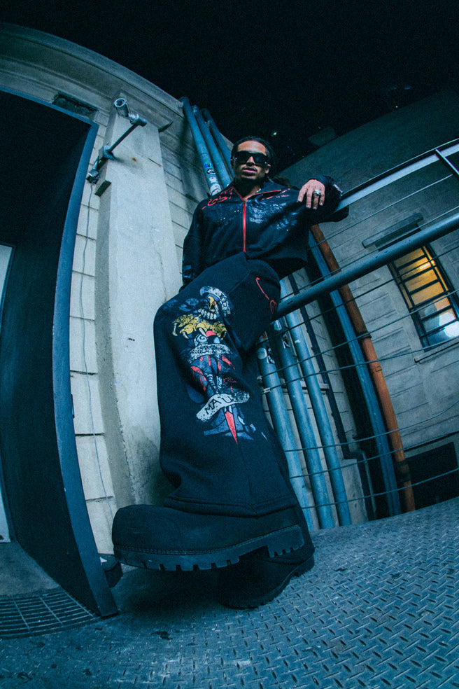 XTRANHO "BY MATUÊ" CALÇA MOLETOM PRETA